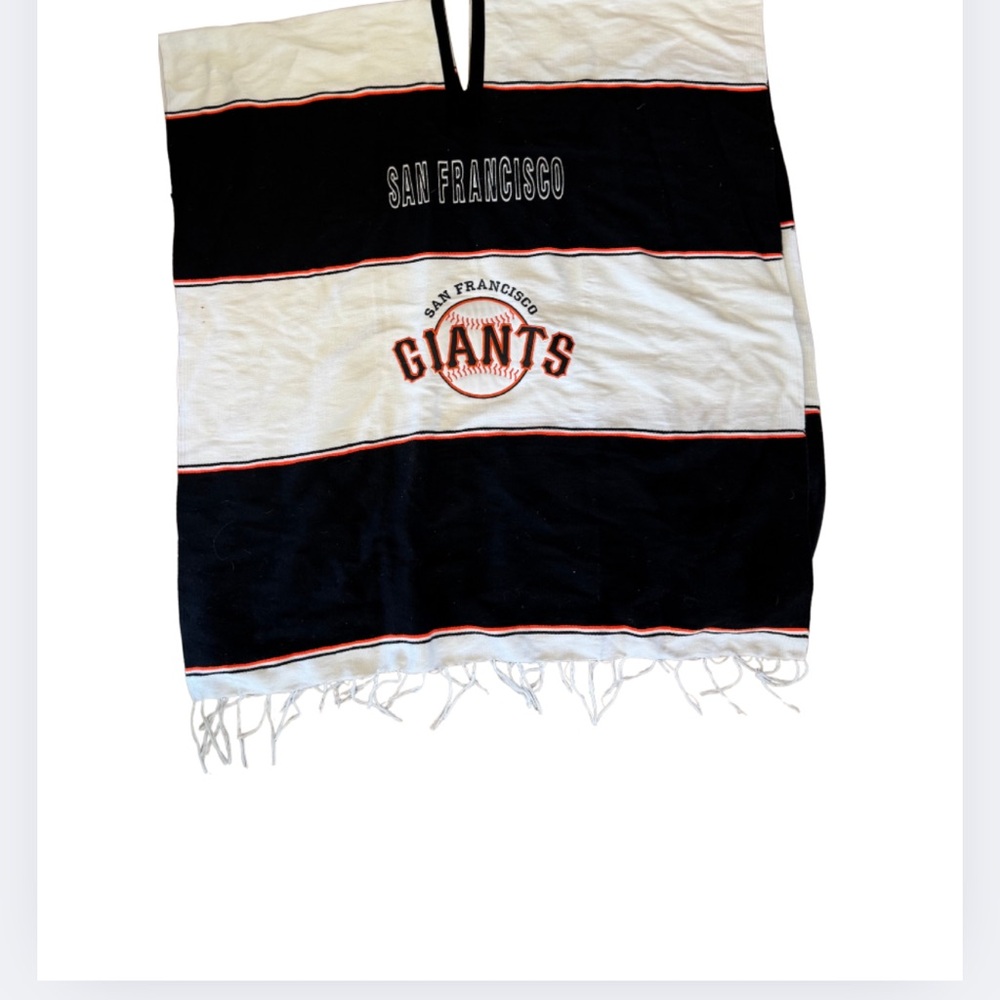 San Francisco Giants Embroidered Black and White Poncho